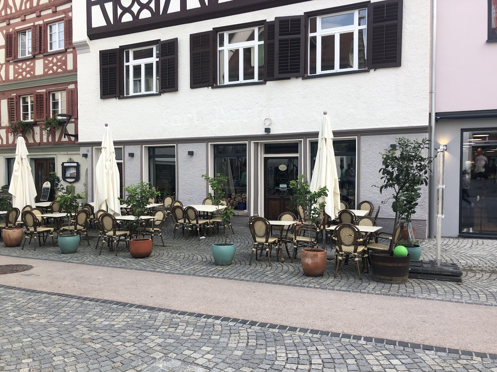 Fassade der Osteria La Piazzetta am Marktplatz